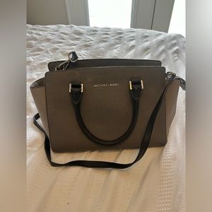 Michael Michael Kors Selma md tz
satchel leather